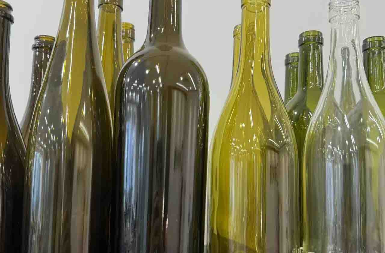 wine bottles: Dead Leaf Green, Antique Green