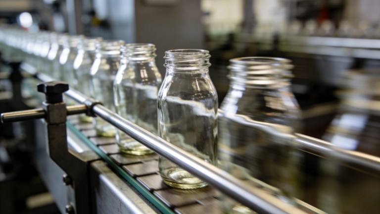 bouteilles et bocaux en verre