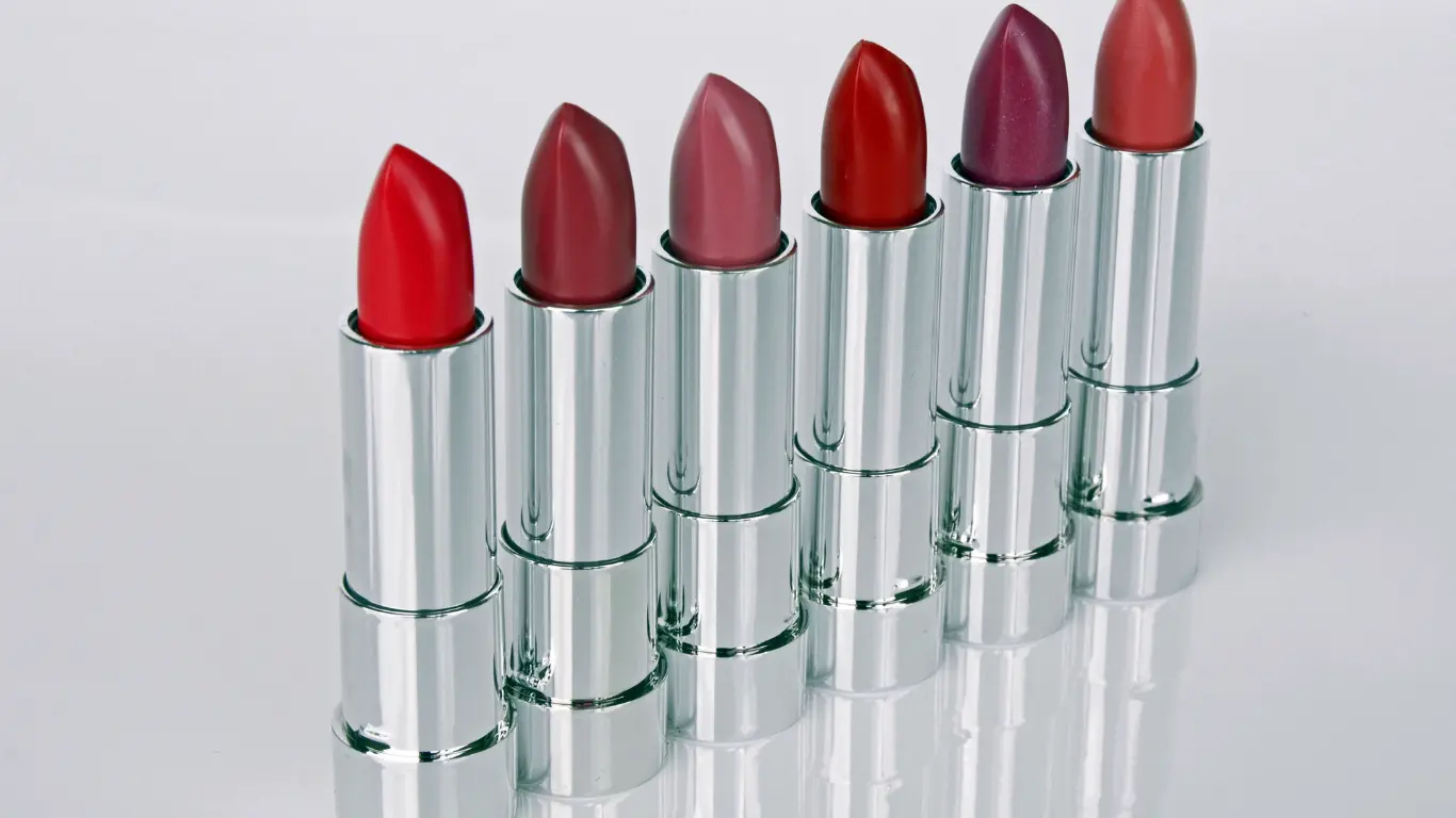 Silver metallic empty lipstick tubes in multiple shades, custom cosmetic lipstick packaging